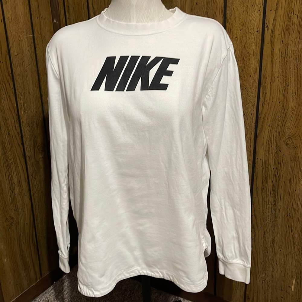 Women’s Nike long-sleeve shirt